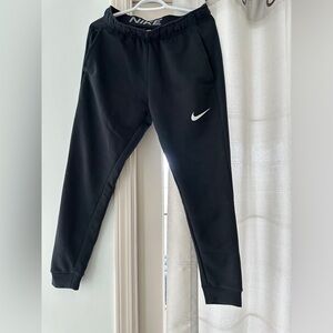 Nike man sweatpants medium size